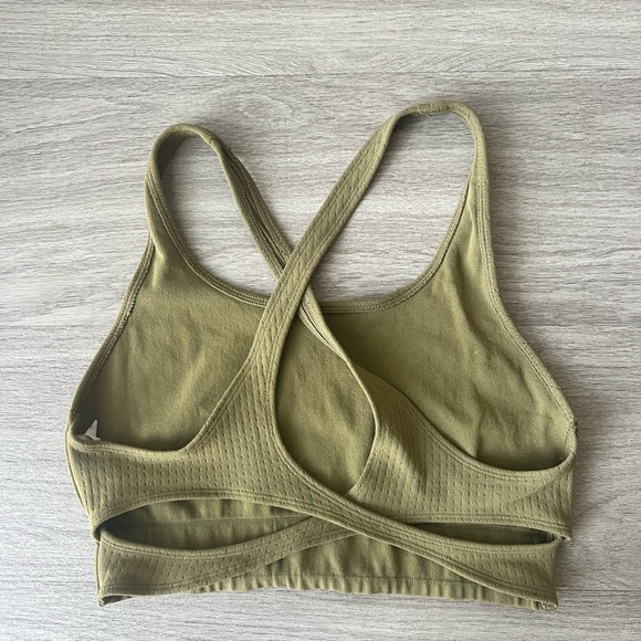 Fabletics  Green Sculptknit Sports Bra Size Medium - Picture 5 of 6